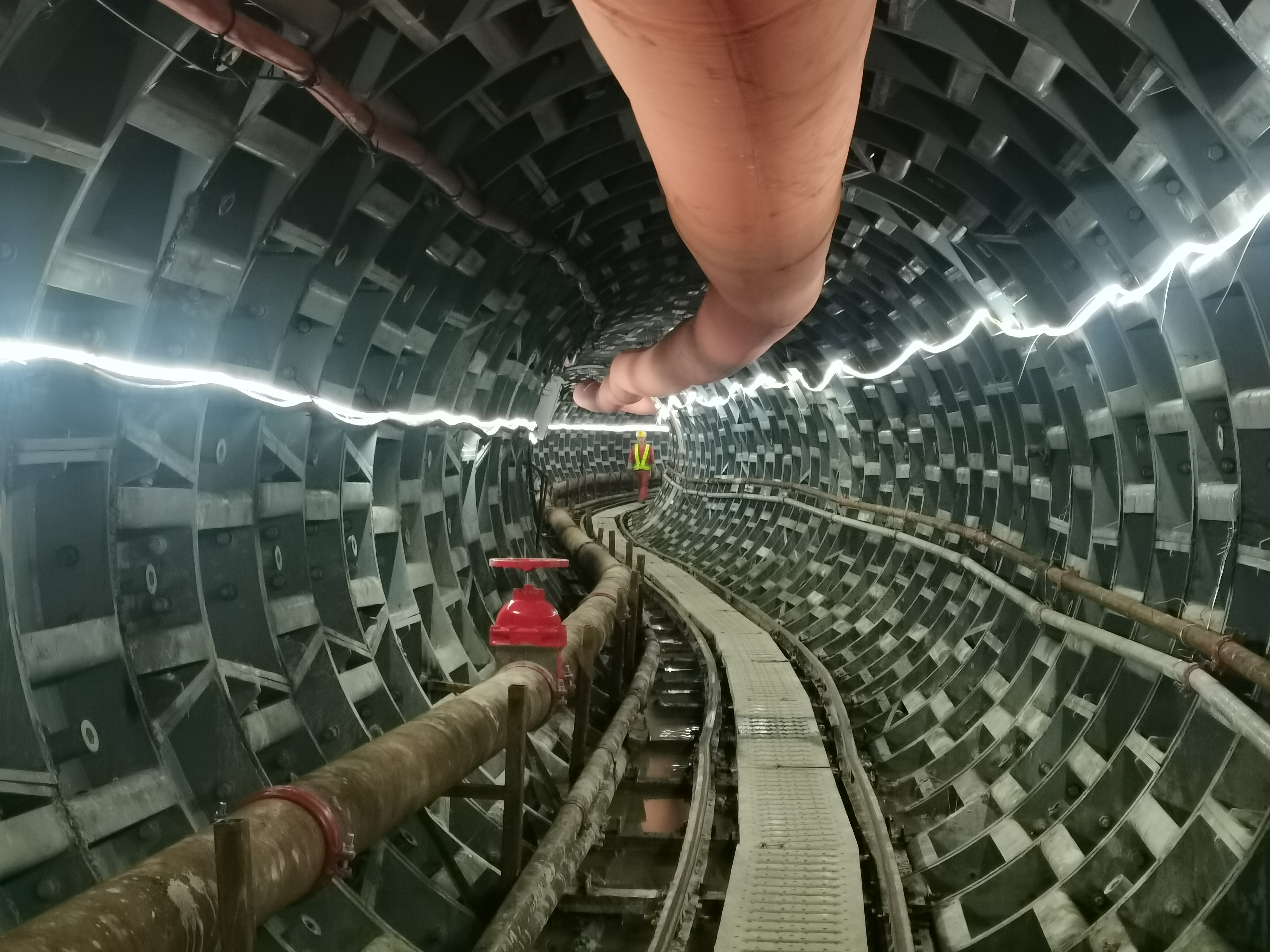 图一：r50m“s”型曲线成型隧道.jpg